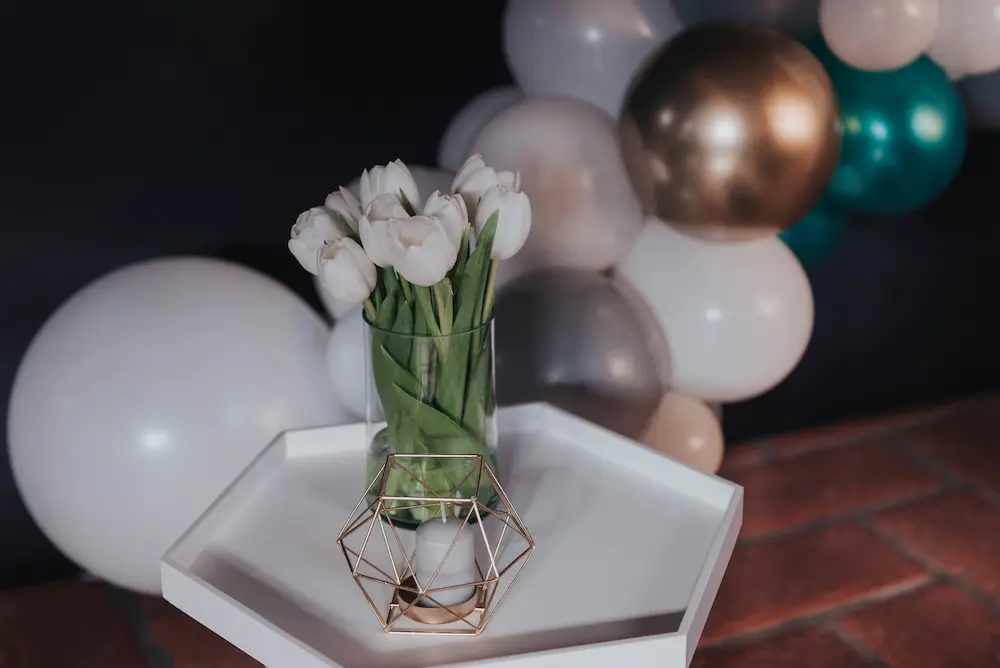 أحدث صيحات ديكورات حفلات التخرج لعام 2026 من Adam Events
